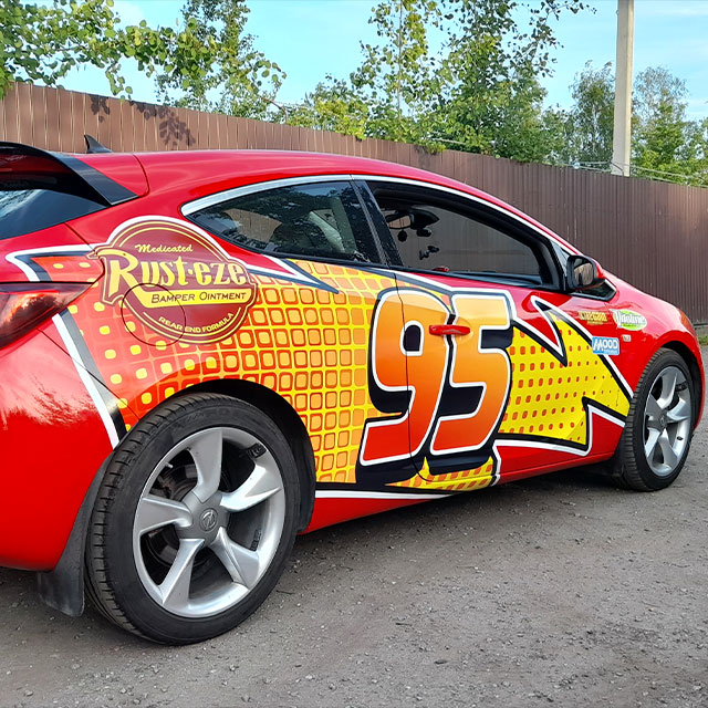 Оклейка авто в стиле Lightning McQueen